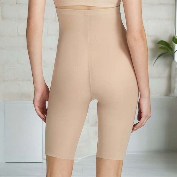NWOT Women's Shorts Commando's Featherlight Control Long Shorts Beige Shapewear - Picture 2 of 4